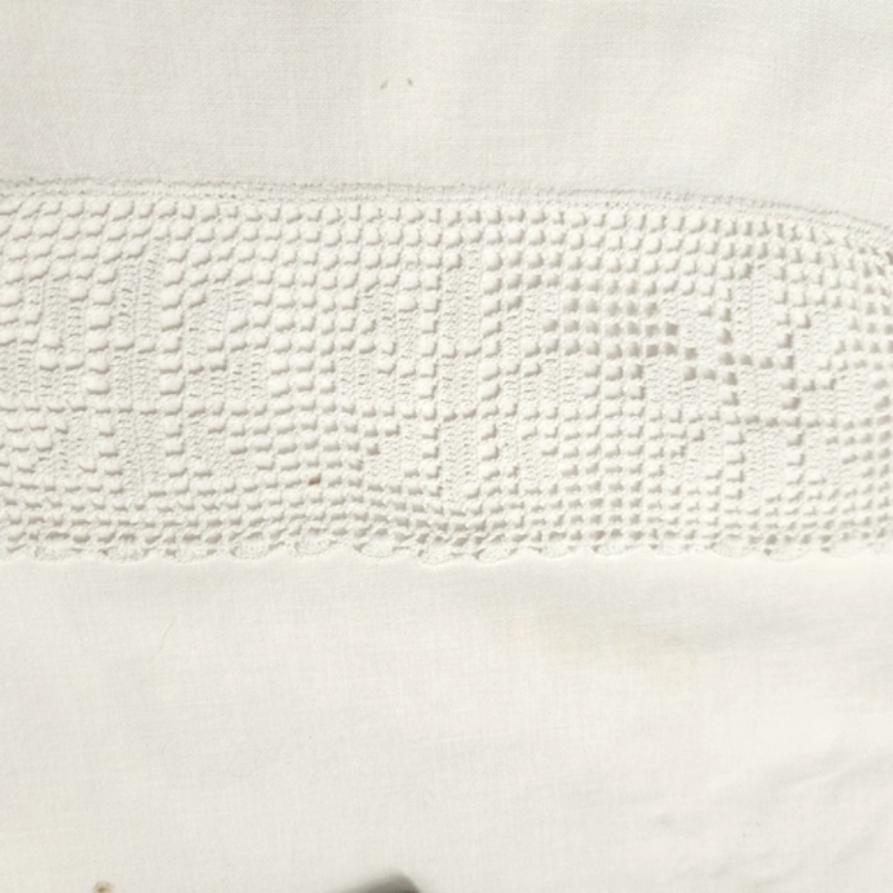 VINTAGE FILET CROCHET SIDE BOARD RUNNER CLOTH